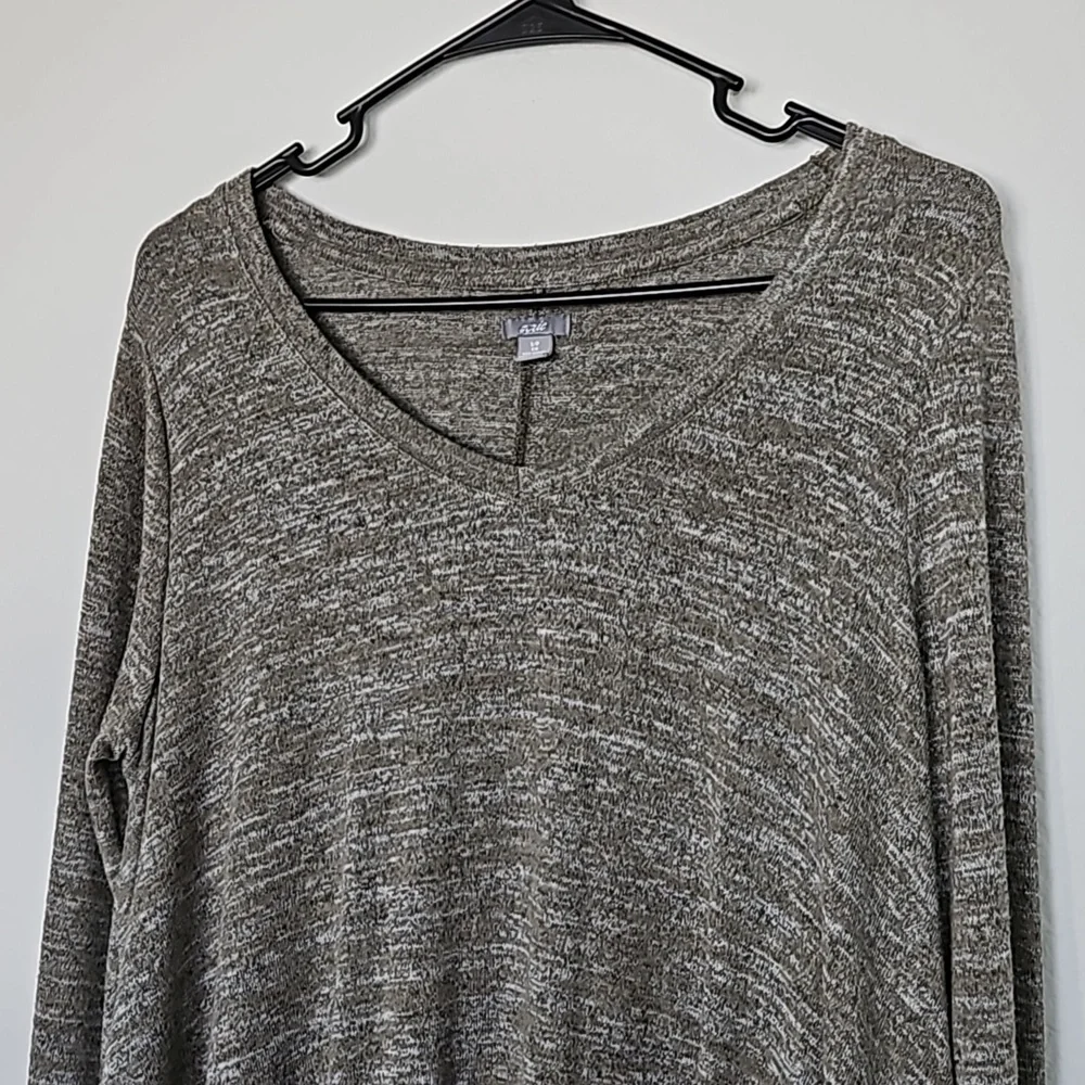 Aerie Long Sleeve Tight Knit Flowy V-neck Top Heather Green XS - Picture 3 of 13